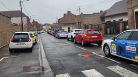 Un embouteillage avant le départ de la 2e étape du Tour de France à Lauwin-Planque, le 6 juillet 2025