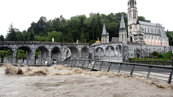 Les inondations ont empêché la réouverture de 14 hôtels.