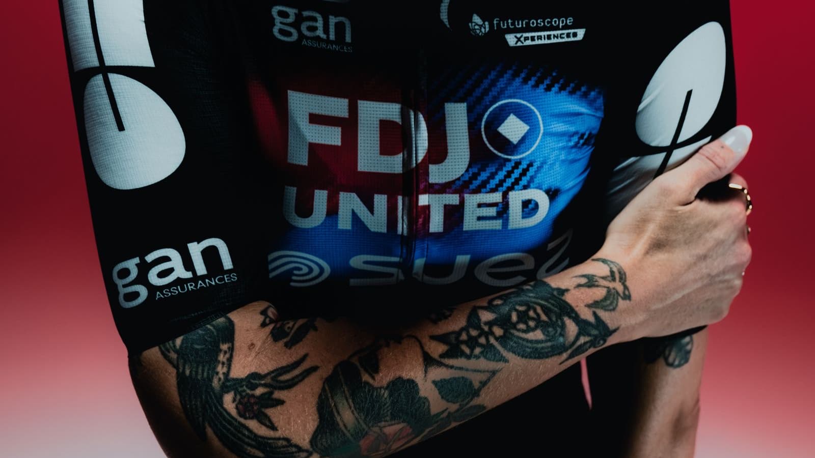 Le nouveau maillot de l'équipe FDJ-Suez.