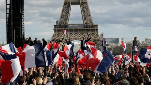 François Fillon au milieu de ses partisans sur l'esplanade du Trocadéro le 5 mars 2017 à Paris François Fillon au milieu de ses partisans sur l'esplanade du Trocadéro le 5 mars 2017 à Paris
