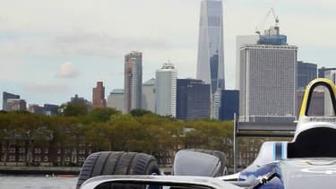 Une Formule E devant Manhattan