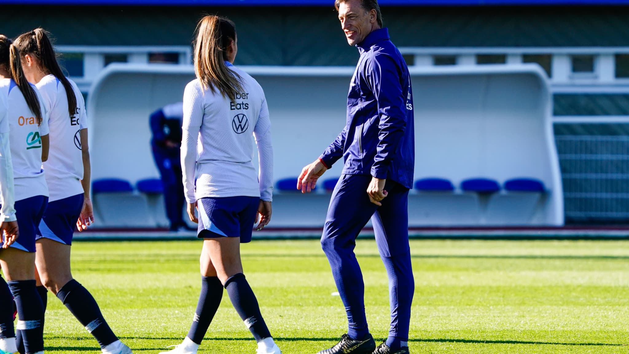 Hervé Renard à l'entraînement avec les joueuses
