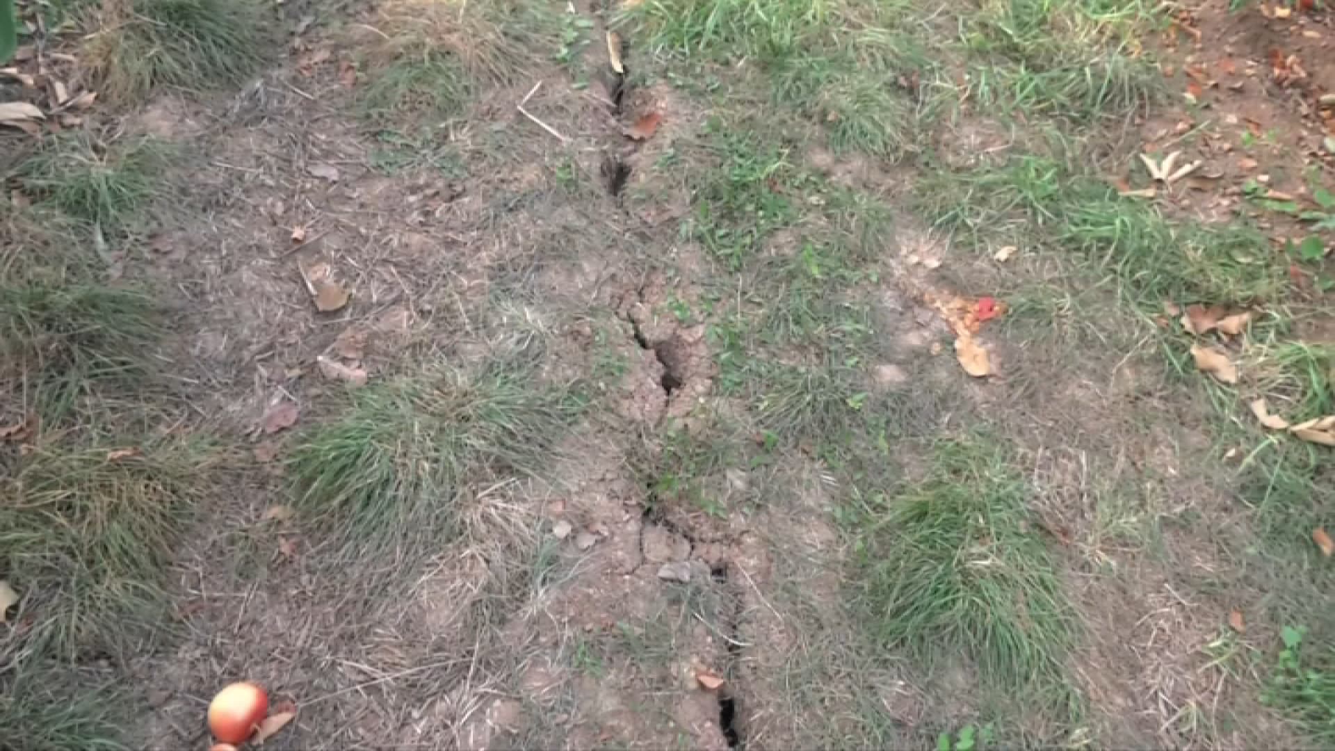 Une crevasse de sécheresse dans un champ d'alsace, octobre 2023 