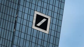 La Deutsche Bank commence à concentrer des inquiétudes fortes de la part des marchés, qui la voient contrainte à l'augmentation de capital, où... à un plan de sauvetage d'Etat.