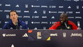 Rudi Garcia et Romelu Lukaku en conférence de presse de la sélection belge de football, à Murcie le 19 mars 2025