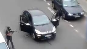 Image extraite de la vidéo prise mercredi, après l'attaque terroriste à la rédaction de Charlie Hebdo.