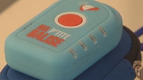 Le boîtier, qui pèse 55 grammes et mesures 6 centimètre permet de lancer des sos.