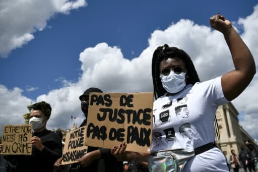 Manifestation place de la Concorde contre les violences policières et le racisme, le 6 juin 2020 à Paris Manifestation place de la Concorde contre les violences policières et le racisme, le 6 juin 2020 à Paris