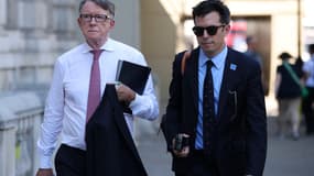  L'ambassadeur britannique aux États-Unis, Peter Mandelson (à gauche), assiste à la réunion d'urgence du Cobra le 18 juin 2025 à Londres, en Angleterre.