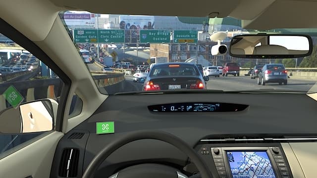 Nauto veut proposer son accessoire aux particuliers, aux chauffeurs professionnels, aux villes et aux assureurs.