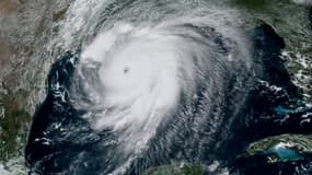 Image satellite de l'ouragan Laura dans le golfe du Mexique, se dirigeant vers la Louisiane.