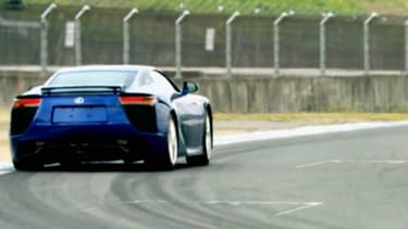 La Lexus LFA en plein virage sur le circuit de Motegi