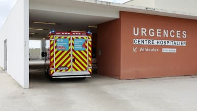 Une ambulance des pompiers aux urgences de l'hôpital d'Arcachon, le 10 août 2023 en Gironde. Photo d'illustration