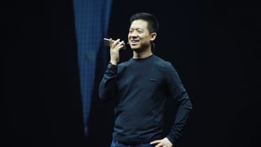 Steve Jobs est l'un des modèles de Jia Yueting. Lors de ses présentations, il s'inspire du fondateur d'Apple pour s'habiller, communiquer ou présenter ses nouveautés.