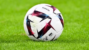 Un ballon de football en février 2023