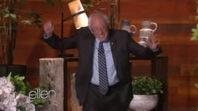 Le candidat démocrate Bernie Sanders en train de danser sur le plateau d'Ellen DeGeneres, le  14 octobre. 