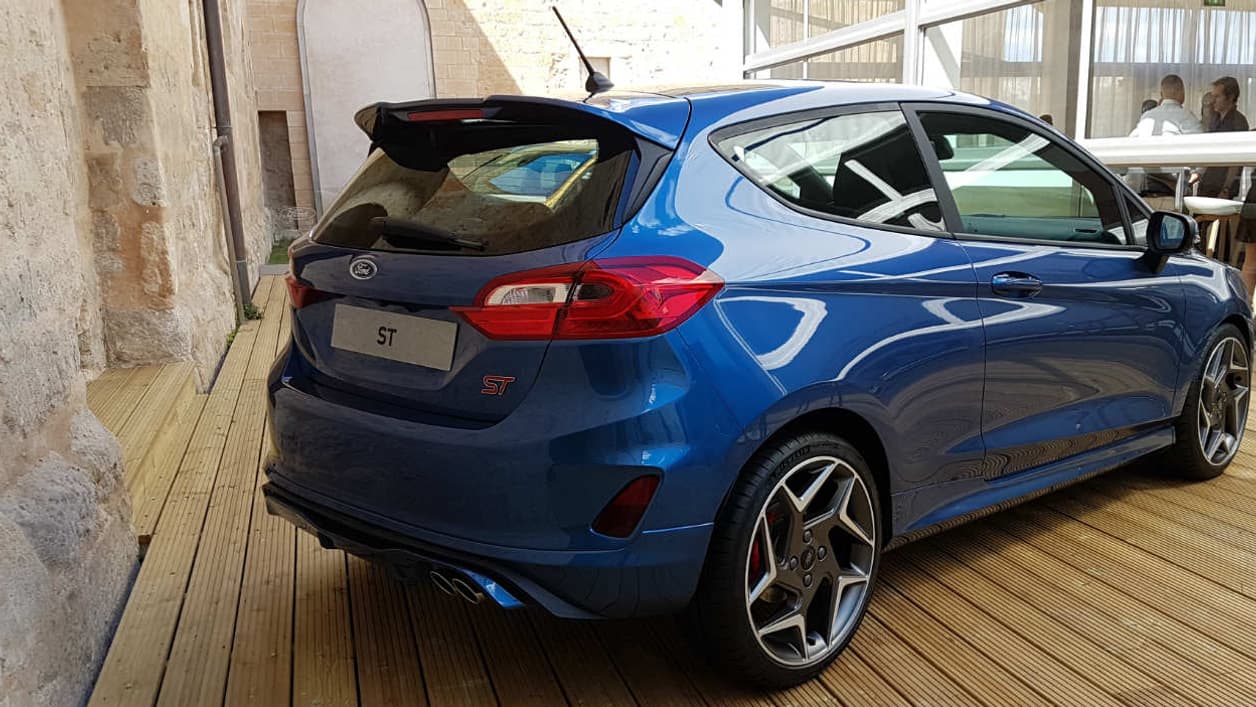 Ford avait ramené la ST mais uniquement visible en statique donc pas touche ! Il faudra attendre l'an prochain pour voir ce que la version musclée de la Fiesta a dans le ventre. Ford avait ramené la ST mais uniquement visible en statique donc pas touche ! Il faudra attendre l'an prochain pour voir ce que la version musclée de la Fiesta a dans le ventre.