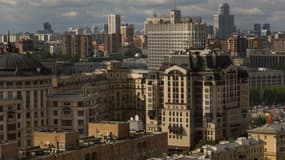 Vue de Moscou sur le siège du gouvernement russe, appelé Maison-Blanche (en arrière plan), le 5 mai 2016