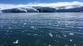 Des blocs de glace détachés d'un glacier en Islande