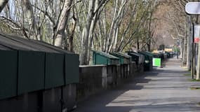 Les étales de bouquinistes parisiens fermées