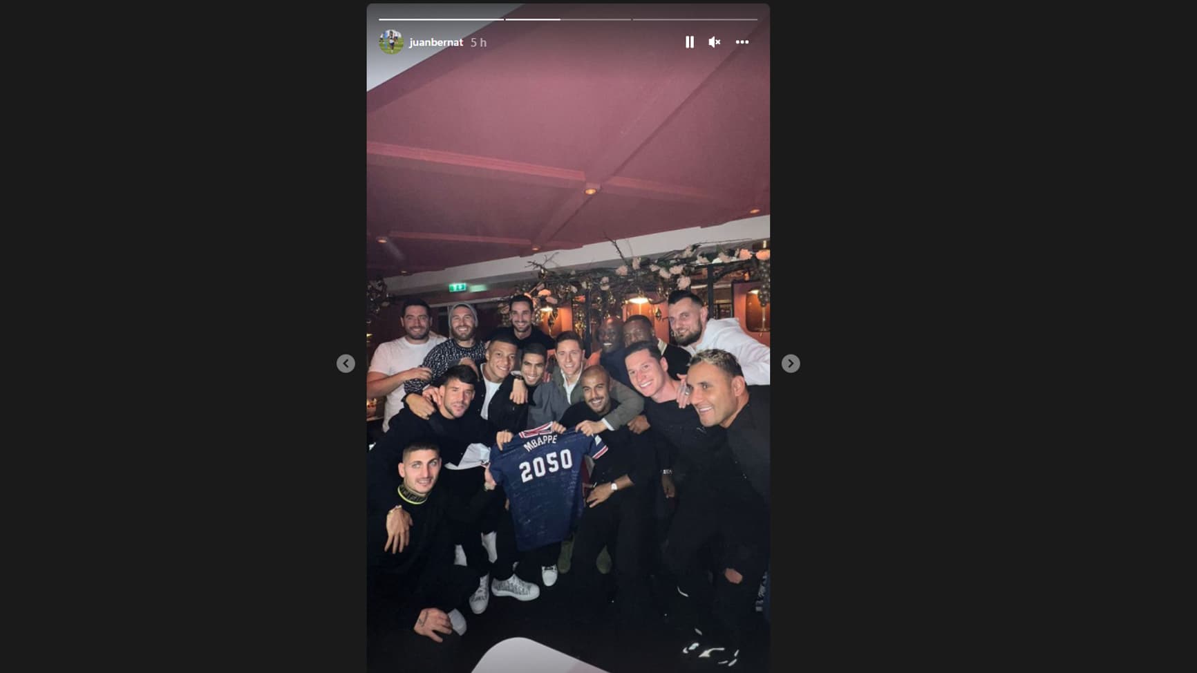 Un maillot floqué "Mbappé 2050": la cadeau d'anniversaire des partenaires du PSG à Kylian Mbappé Un maillot floqué "Mbappé 2050": la cadeau d'anniversaire des partenaires du PSG à Kylian Mbappé