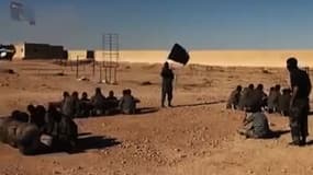Image de propagande tirée d'une vidéo Youtube mise en ligne en septembre 2014 montrant des membres de Daesh à l'entraînement. 