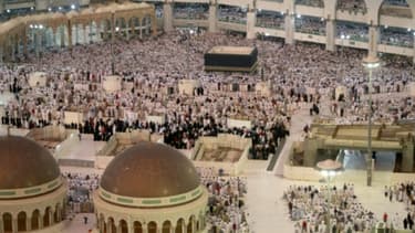 Des pèlerins musulmans prient à la Grande Mosquée, le 29 août 2017 à la Mecque en Arabie saoudite