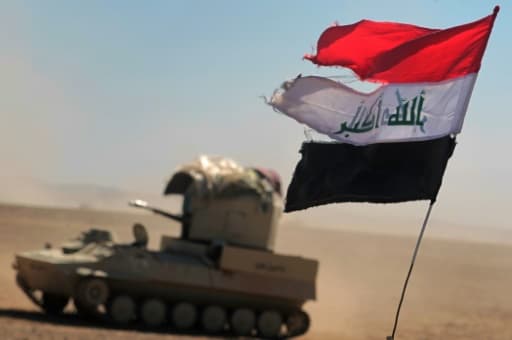 Les forces irakiennes progressent vers le village de Sheikh Younis le 19 février 2017 au sud de Mossoul Les forces irakiennes progressent vers le village de Sheikh Younis le 19 février 2017 au sud de Mossoul