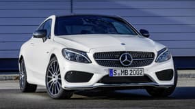 Une solution pour ceux qui trouvent la C63 AMG trop chère: cette C43 est puissante, élégante et moins onéreuse.