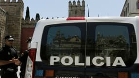 Un véhicule de police à proximité de la cathédrale de Séville (Espagne), le 8 juillet 2016 (photo d'illustration)