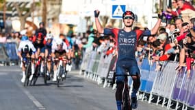 Magnus Sheffield dérochant sa première victoire en professionnel en février sur les routes d'Andalousie. 