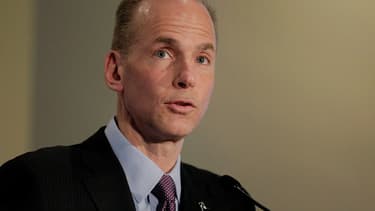Dennis Muilenburg est entré chez Boeing en stage, en 1985.