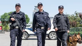 Des policiers chinois en patrouille le 12 mai 2014 à Pékin (illustration)