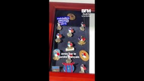 Pins, médailles... des objets olympiques de collection exposés à La Villette