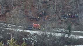 Les pompiers interviennent pour secourir des spectateurs durant le Rallye Monte-Carlo le 24 janvier 2025.
