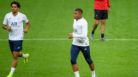 Kylian Mbappé à un entraînement du PSG