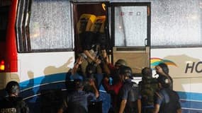 Sept ressortissants de Hong Kong ont été tués lundi lors de l'assaut donné par la police à l'autocar à bord duquel ils étaient retenus comme otages à Manille, aux Philippines. Parmi les otages restants, huit ont été hospitalisés, dont deux sont grièvement
