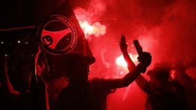 Des supporters du PSG à Paris le soir de la demi-finale de la Ligue des Champions, le 18 août 2020.
