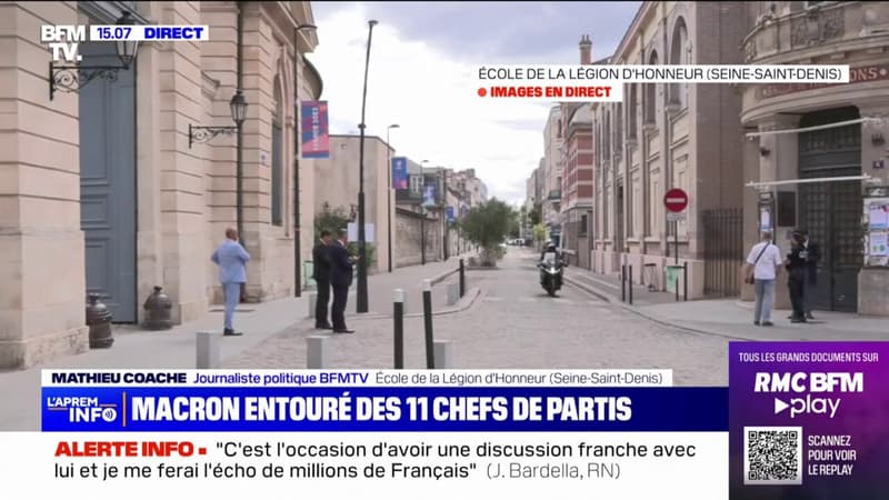 Emmanuel Macron réunit les 11 chefs des partis politiques français à Saint-Denis (Seine-Saint-Denis)