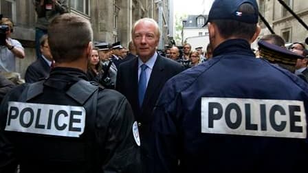 Des magistrats et des responsables de gauche s'élèvent contre le soutien affiché par le ministre de l'Intérieur Brice Hortefeux, un préfet et des policiers à sept agents condamnés vendredi après avoir été reconnus coupables de fausses accusations. /Photo