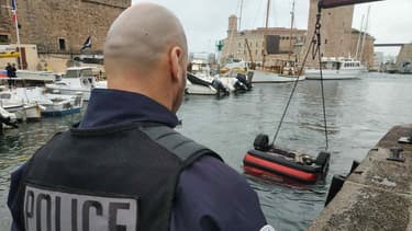En suivant le trajet annoncé sur son GPS, un automobiliste a mené sa voiture dans le port de Marseille.