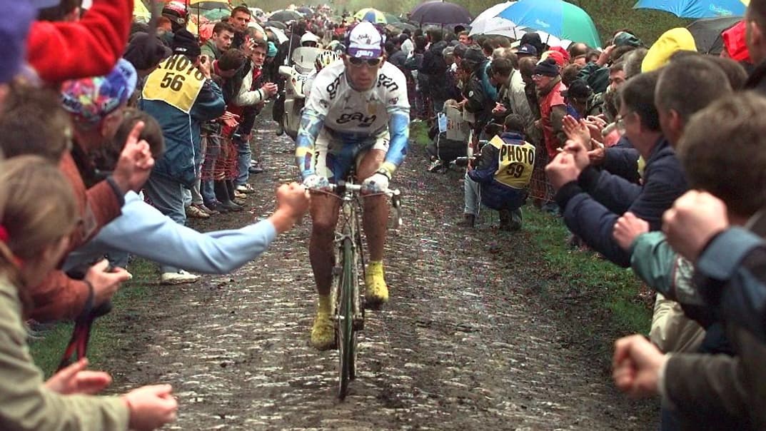 Frédéric Moncassin sur les pavés de Paris-Roubaix, le 12/04/1998