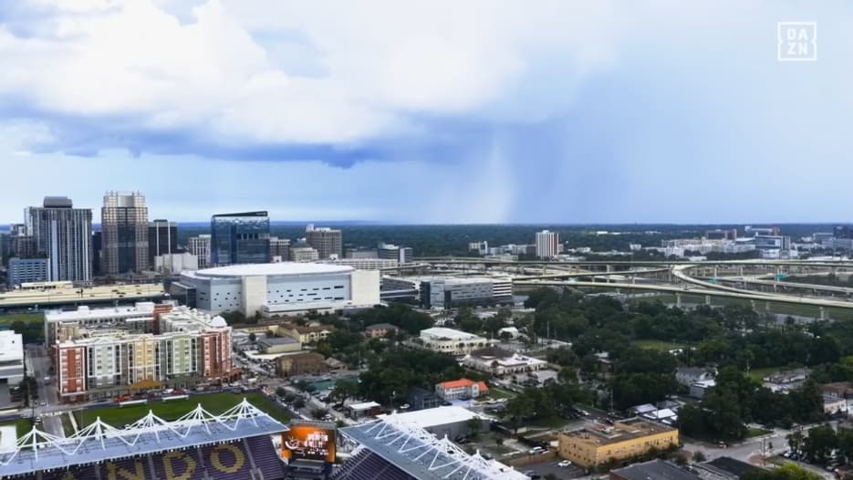 Une tempête à proximité du stade Inter&Co Stadium d'Orlando le 18 juin 2025 Une tempête à proximité du stade Inter&Co Stadium d'Orlando le 18 juin 2025