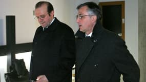 Michel Coencas (d), et son avocat Hervé Témine le 26 janvier 2006 au palais de justice de Nanterre