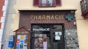 L'unique pharmacie de la vallée du Queyras, à Aiguilles, en novembre 2023. 