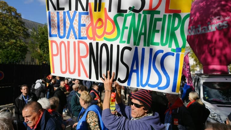 Rassemblement au Métro Varenne, à l'appel des organisations nationales de retraités, le 24 octobre 2023