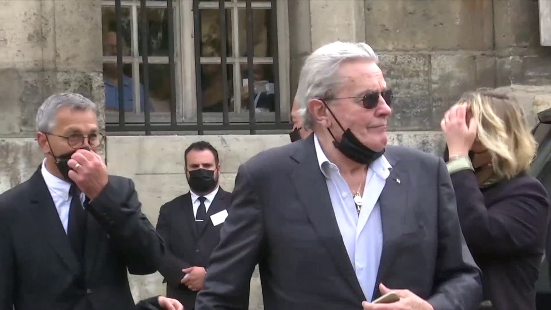 LIVE - Beginning of the funeral of Jean-Paul Belmondo in Saint-Germain ...