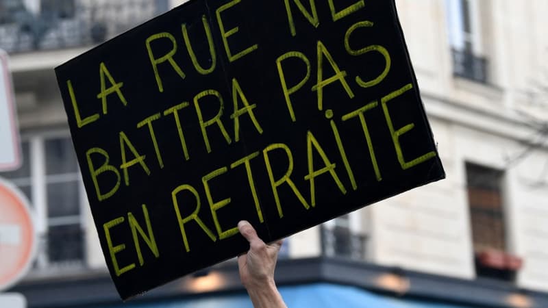 Un panneau lors de la manifestation à Paris le 11 février 2023 contre la réforme des retraites 