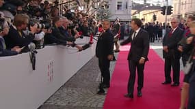 A Salzbourg, Macron interrompt une prise de parole d'Orban pour le saluer