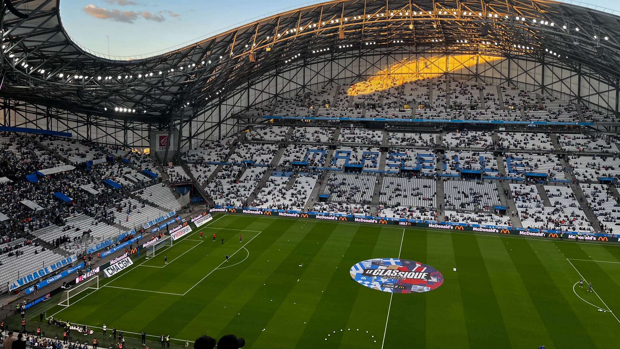 Le Vélodrome loin d’être rempli à 45 minutes du coup d’envoi du match OM-PSG - le 22/09/2025
